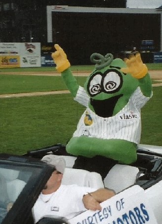 Sitting in the convertible was a challenge. It pushed the air holes to the top of my head making it hard to breathe. 